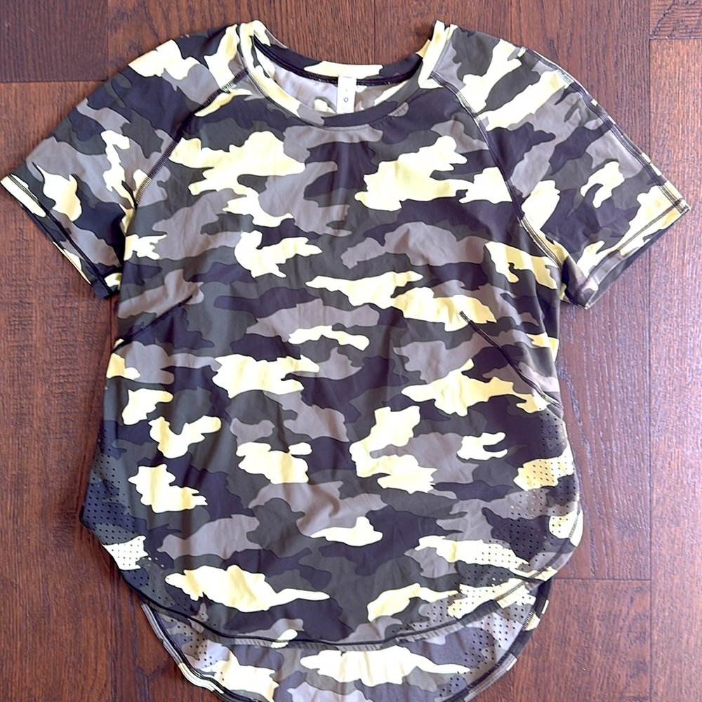 Lululemon workout shirt